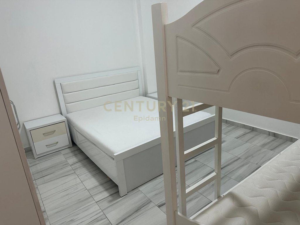 Apartament 2+1 i Mobiluar në Shkëmbin e Kavajës, 104 m²  !!