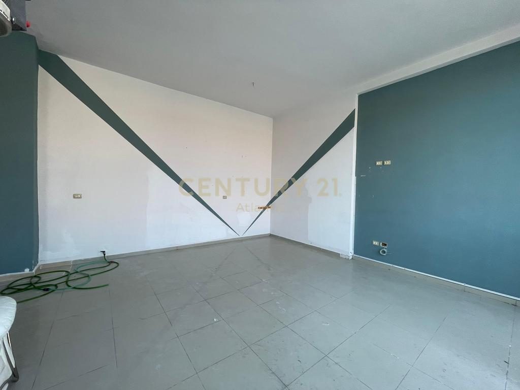 Ambient Komercial 60m2 Për Shitje Ne Plazh Durrës - 110000€