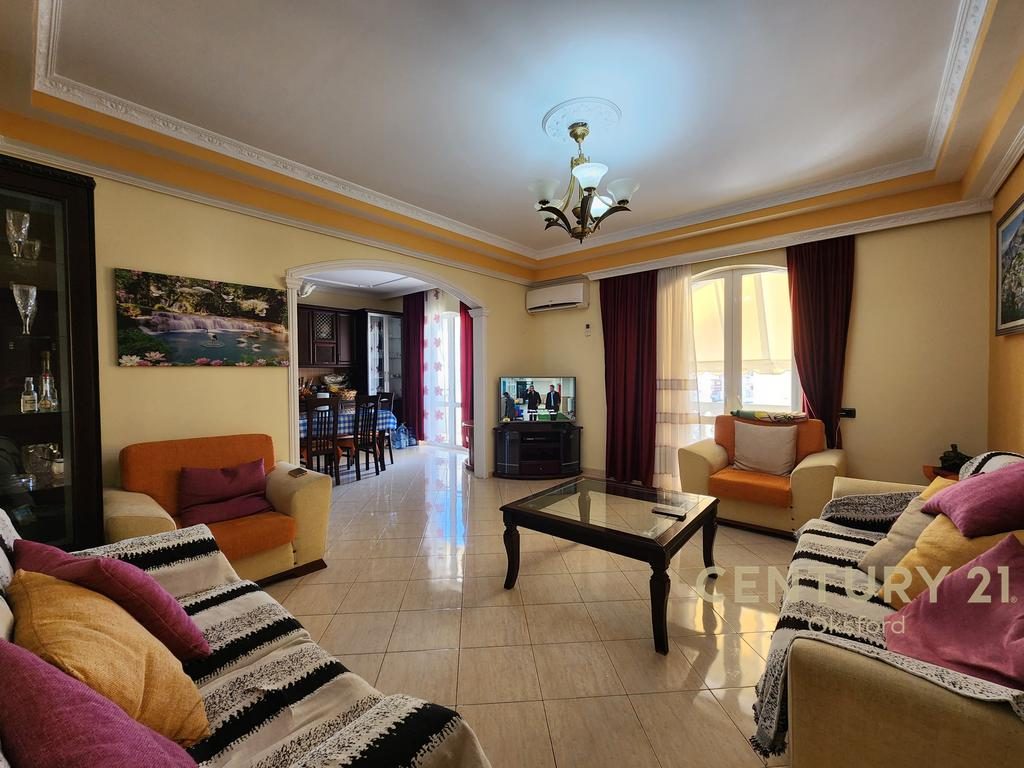 SHITET APARTAMENT NE SARANDE 3+1+2 ME GARAZHD