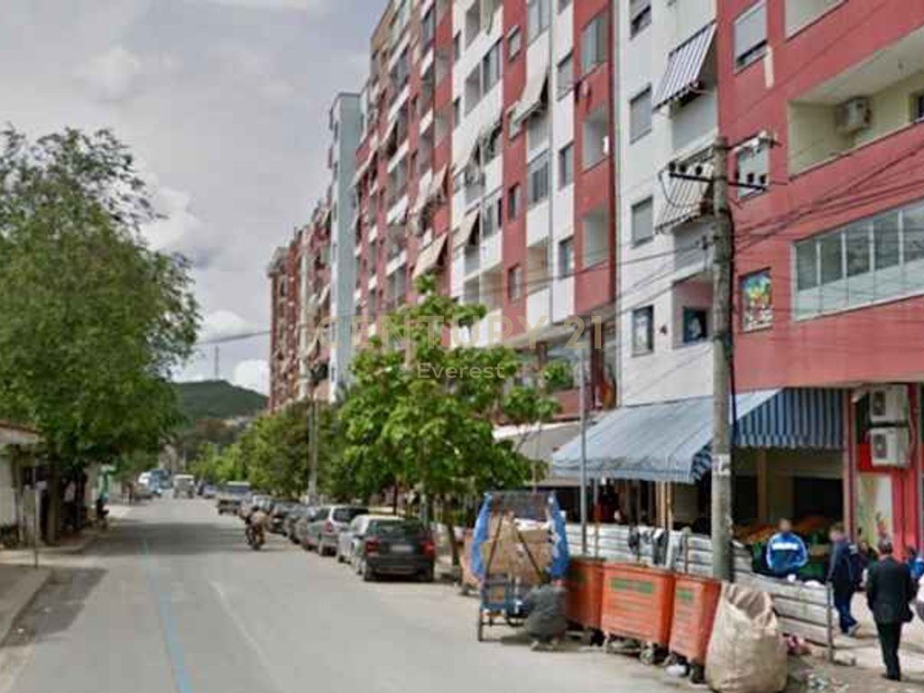 YZBERISHT, SHESIM AMBJENT KOMERCIAL BAR-KAFE!