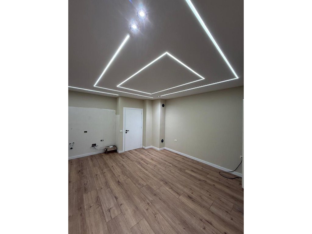 Shitet apartament 1+1 në Tushemisht, Pogradec – me pamje nga liqeni