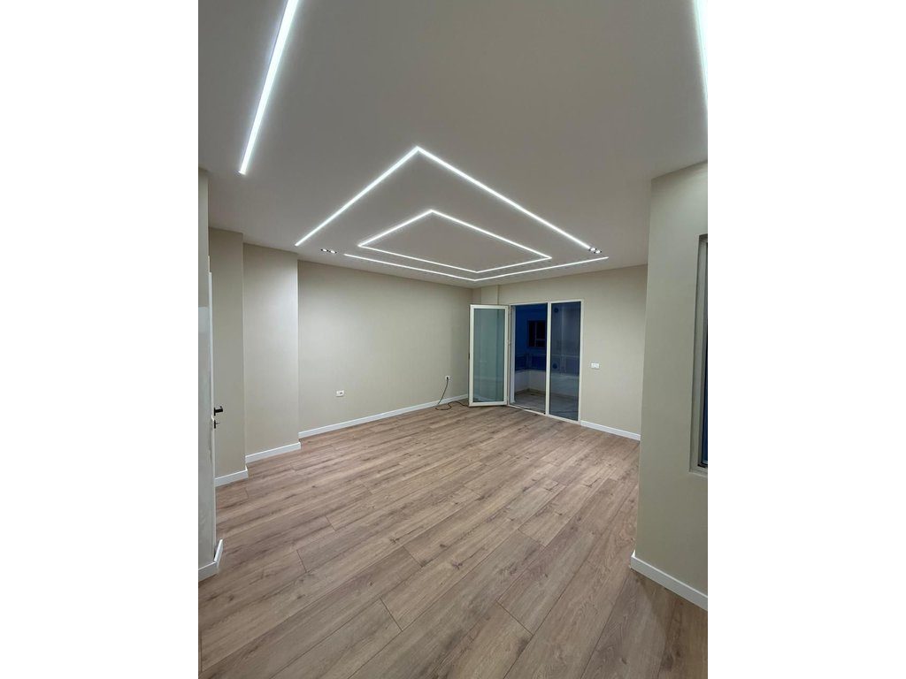 Shitet apartament 1+1 në Tushemisht, Pogradec – me pamje nga liqeni