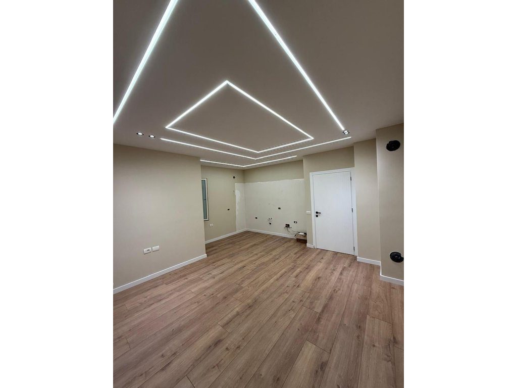 Shitet apartament 1+1 në Tushemisht, Pogradec – me pamje nga liqeni