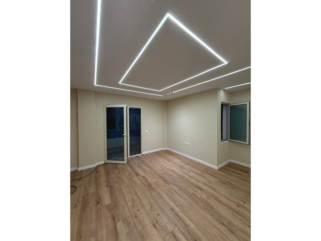Shitet apartament 1+1 në Tushemisht, Pogradec – me pamje nga liqeni