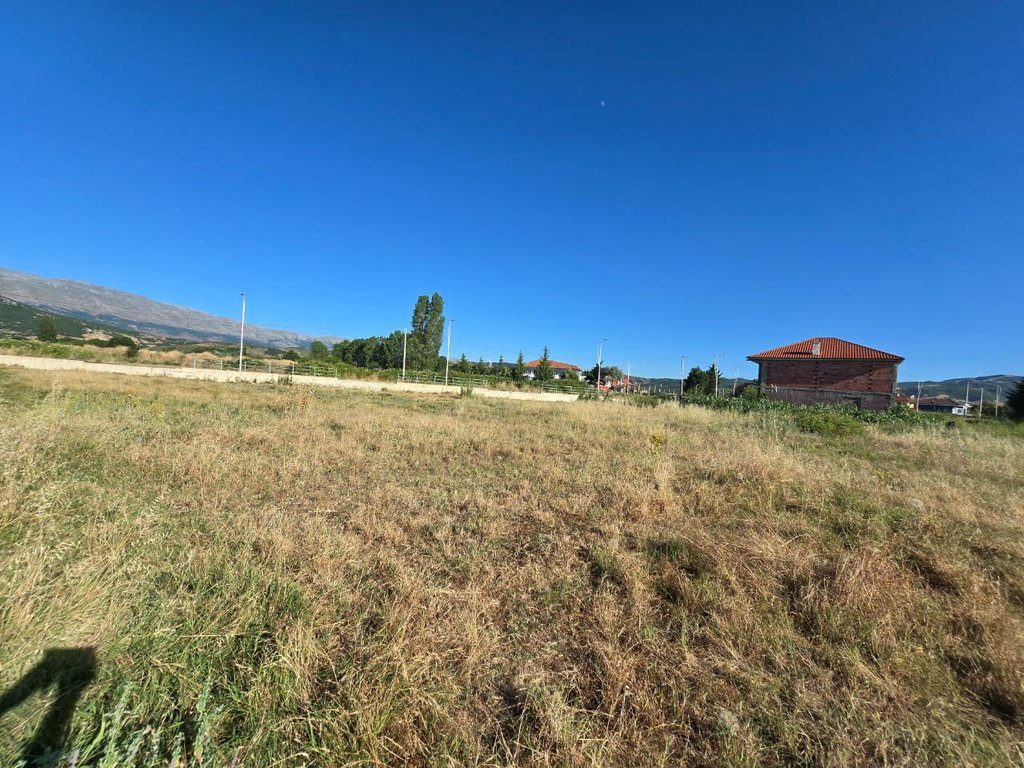 SHITET TOKË NË 968 m2, 150 METRA DISTANCE NGA LIQENI !!