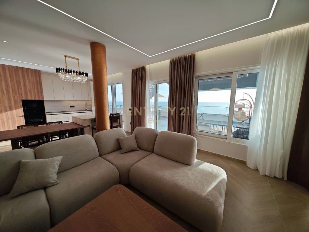 SHITET APARTAMENT 2+1 PAMJE DETI , ME VERANDE !