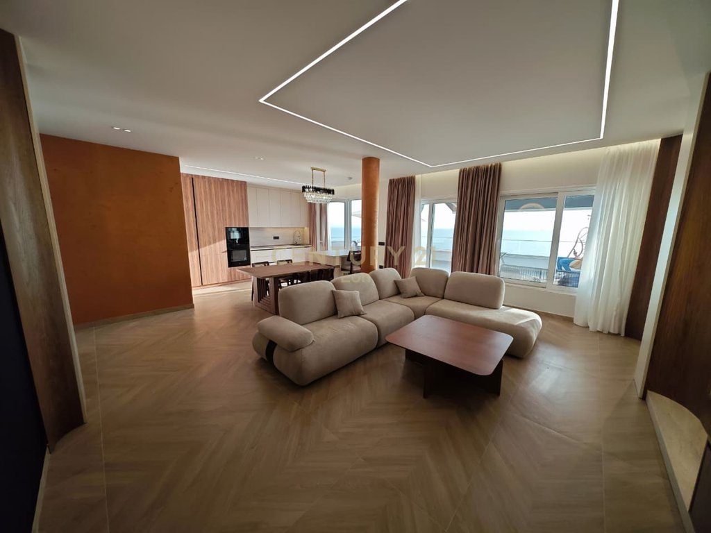 SHITET APARTAMENT 2+1 PAMJE DETI , ME VERANDE !