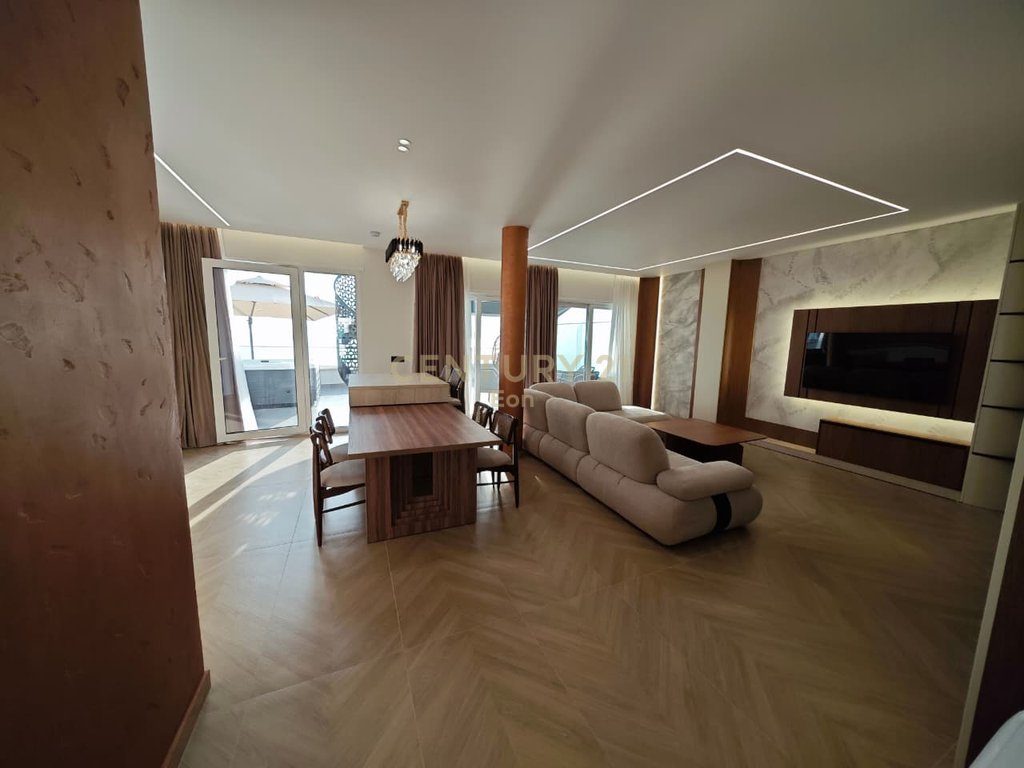 SHITET APARTAMENT 2+1 PAMJE DETI , ME VERANDE !