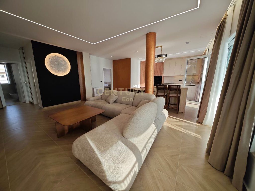 SHITET APARTAMENT 2+1 PAMJE DETI , ME VERANDE !