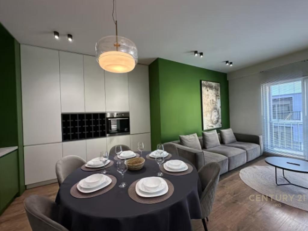 Apartament luksoz 2+1+2 me qira tek Rruga e Dibres!