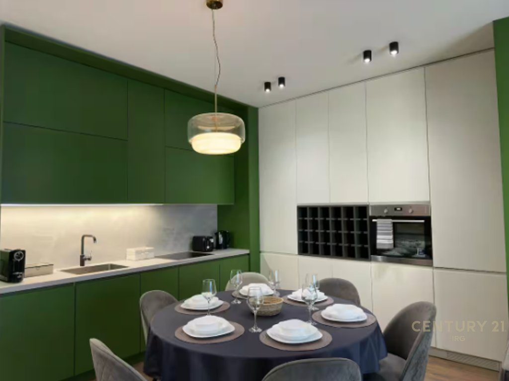 Apartament luksoz 2+1+2 me qira tek Rruga e Dibres!