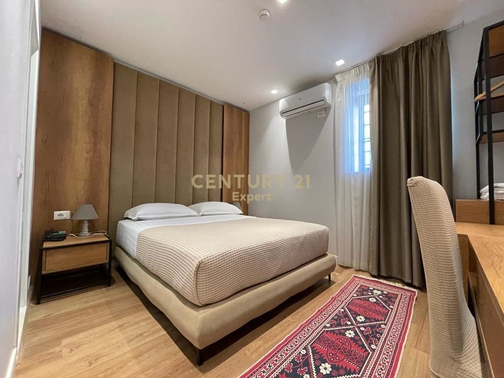 HOTEL I RI PËR SHITJE PRANË UNAZËS SË VOGËL.