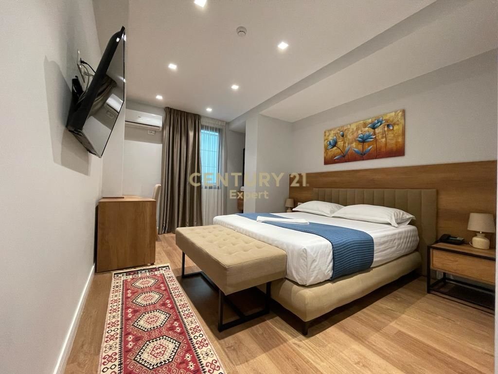 HOTEL I RI PËR SHITJE PRANË UNAZËS SË VOGËL.