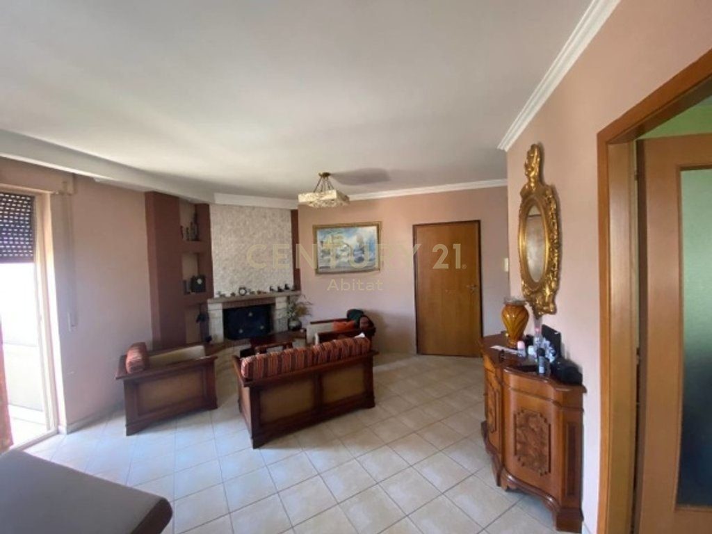 APARTAMENT 2+1+2 ME QIRA, RR. E BARRIKADAVE (Banim / AirBNB)