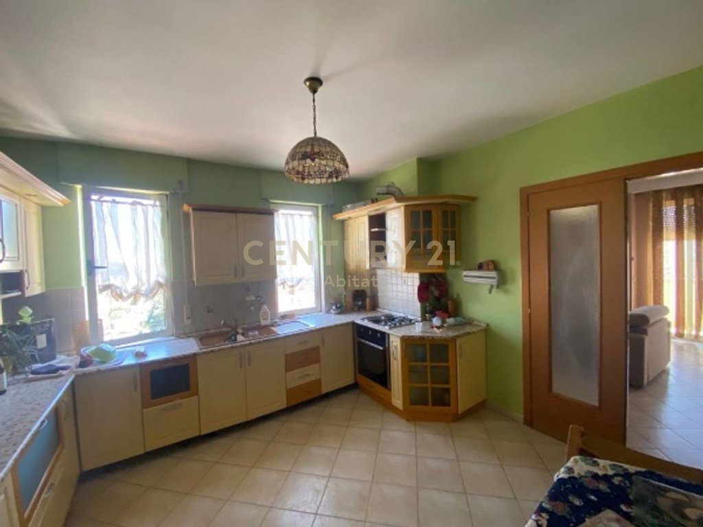 APARTAMENT 2+1+2 ME QIRA, RR. E BARRIKADAVE (Banim / AirBNB)