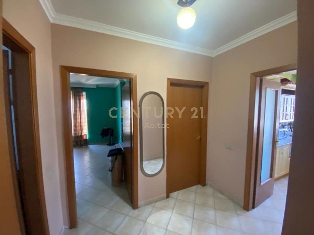 APARTAMENT 2+1+2 ME QIRA, RR. E BARRIKADAVE (Banim / AirBNB)