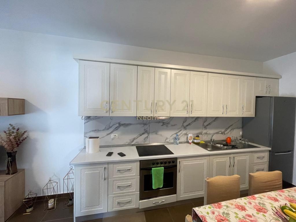 QIRA, APARTAMENT 2+1+2+POST PARKIMI, LIQENI I THATE !!