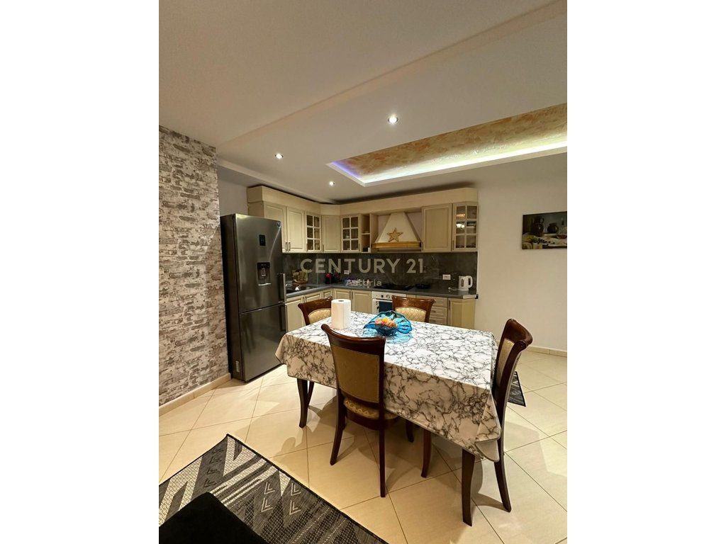Apartament 2+1 për shitje pranë stadiumit Air Albania – Lokacion elitar në zemër të Tiranës!