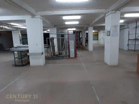 POST PARKIMI PER SHITJE,UET!