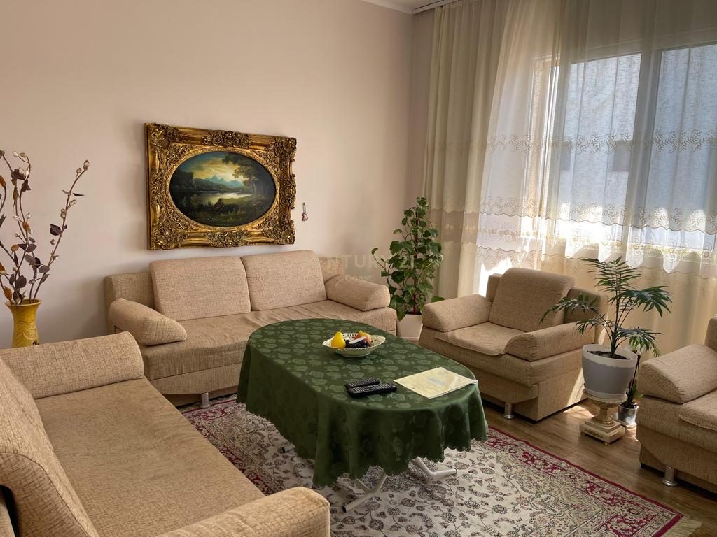 "SHTEPI PRIVATE + TRUALL NE SHITJE " PRANE SHKOLLES "XHYHERI" !!