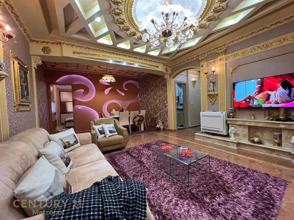 Shitet apartament 3+1+2 tek Kodra e Diellit