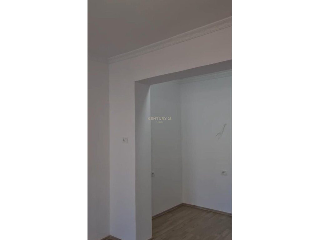APARTAMENT 2+1 PER SHITJE ,TIRANA E RE