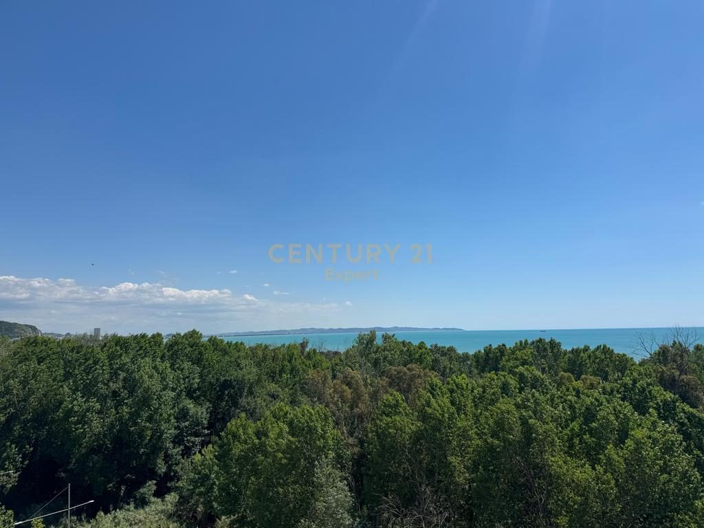 PENTHOUSE NË SHITJE PRANË DETIT DHE BLLOKUN QEVERITAR, DURRËS!