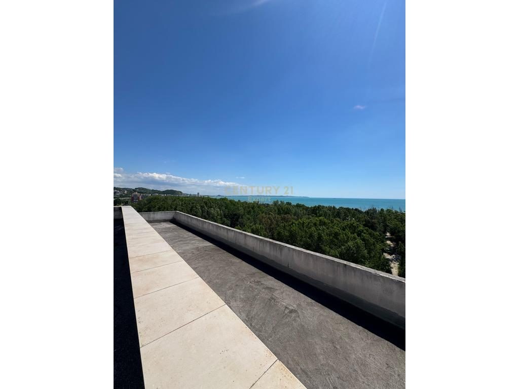PENTHOUSE NË SHITJE PRANË DETIT DHE BLLOKUN QEVERITAR, DURRËS!