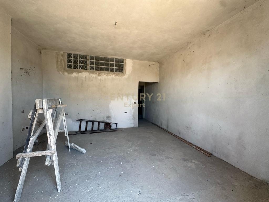 PENTHOUSE NË SHITJE PRANË DETIT DHE BLLOKUN QEVERITAR, DURRËS!