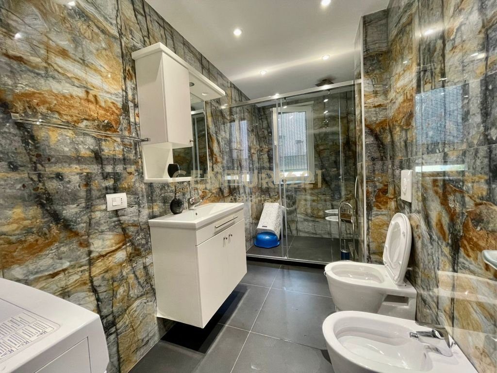 JEPET ME QIRA  APARTAMENT 2+1+2, KOPSHTI ZOOLOGJIK