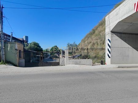 Shitet tokë në rrugën dytësore të autostradës Tiranë-Durrës, Bërxull