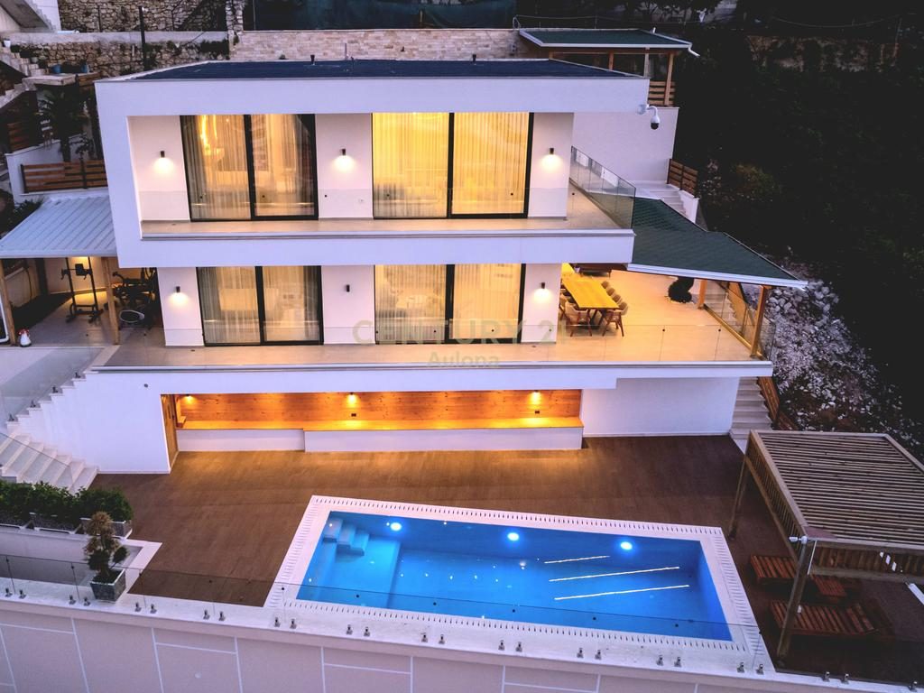 Vilë Moderne me Pamje nga Deti në Vlorë për Shitje
