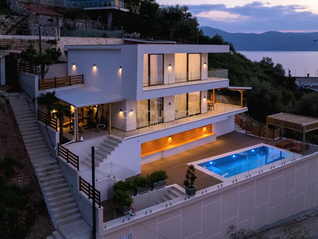 Vilë Moderne me Pamje nga Deti në Vlorë për Shitje