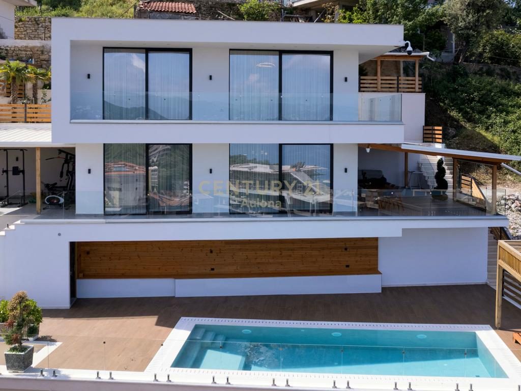 Vilë Moderne me Pamje nga Deti në Vlorë për Shitje