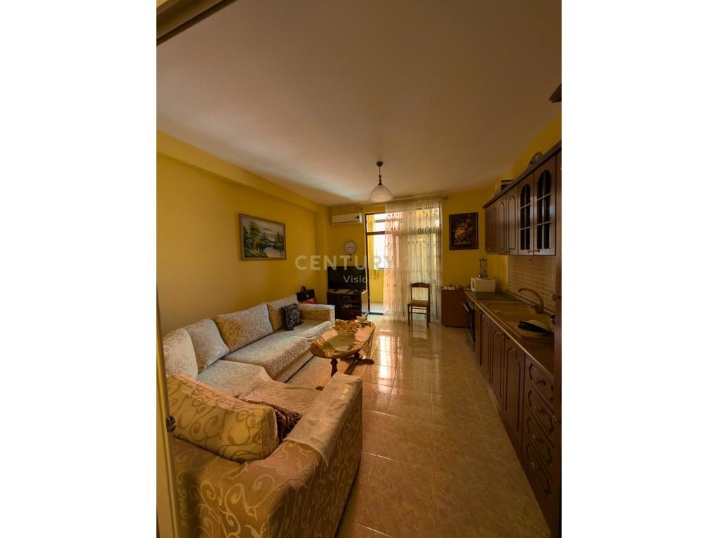Apartament 2+2 sallone + 2 tualete për shitje në qendër Shkodër - 116 m²
