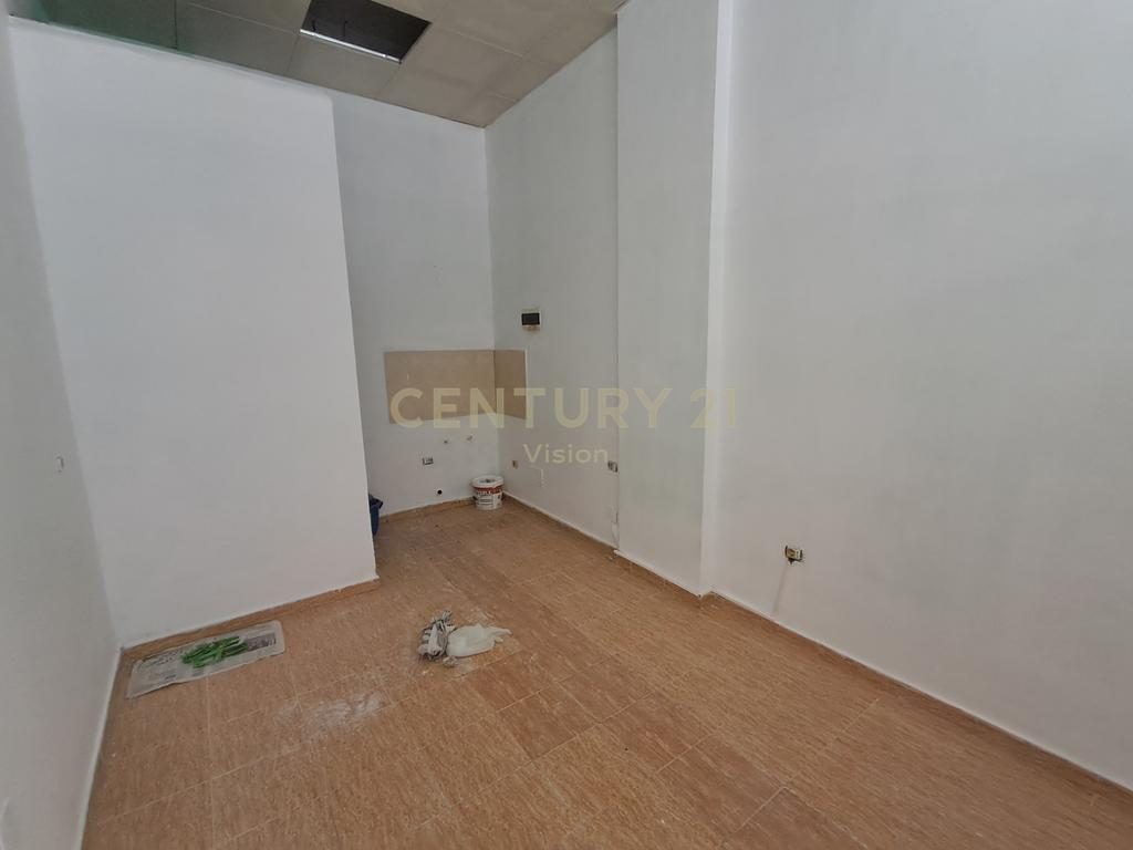 Ambient biznesi për shitje në qendër ,Shkodër -  20.7m²