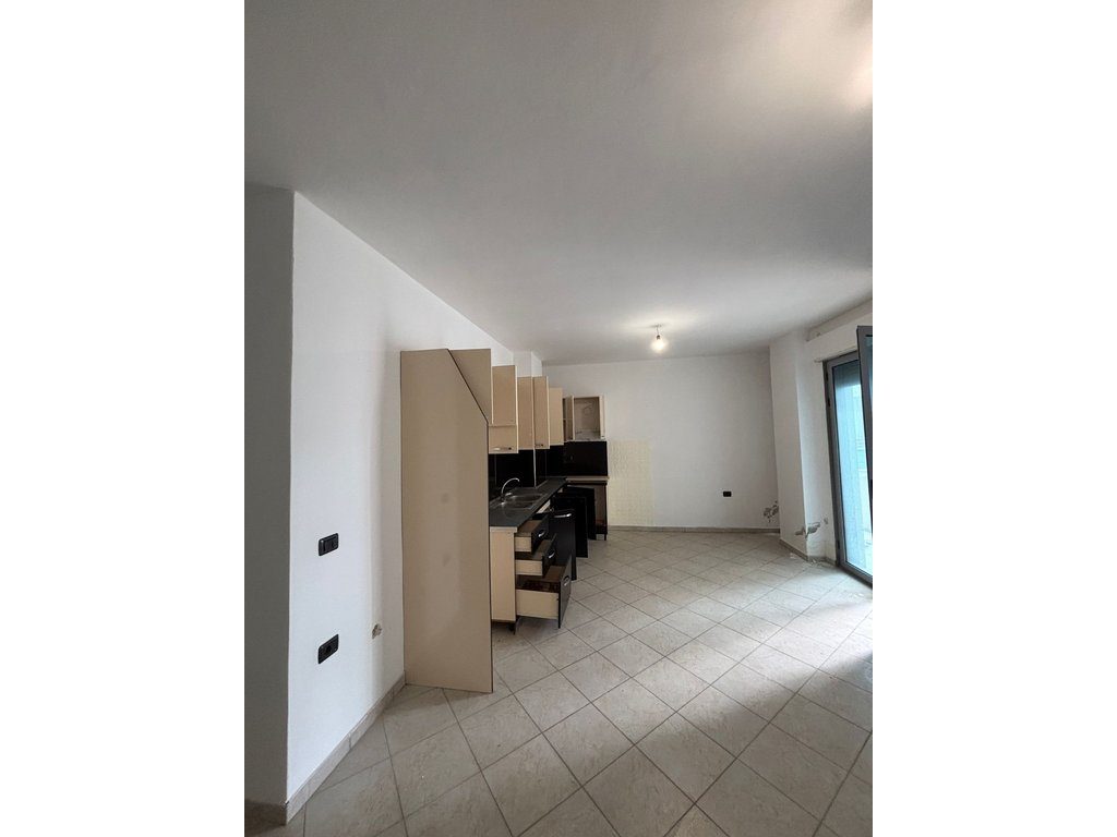 APARTAMENT 1+1 PER SHITJE,NE PLAZH TE VJETER!
