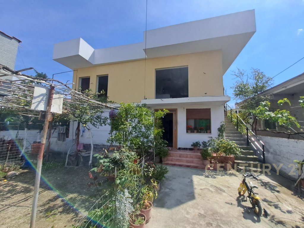 Shtepi Private 6+5 Për Shitje në Durrës - 290000€ | 374 m²