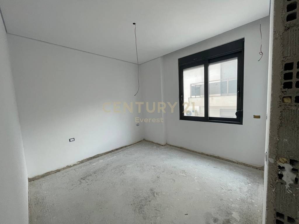SARANDE, SHESIM APARTAMENT 2+1+2 ME PAMJE NGA DETI PRANE VILES QEVERITARE