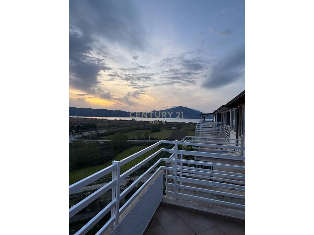 Shitet apartament 1+1+2 poste parkimi ne Orikum