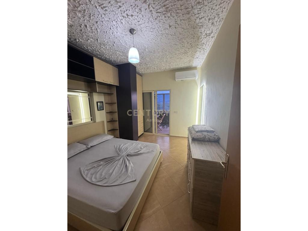 Shitet apartament 1+1+2 poste parkimi ne Orikum
