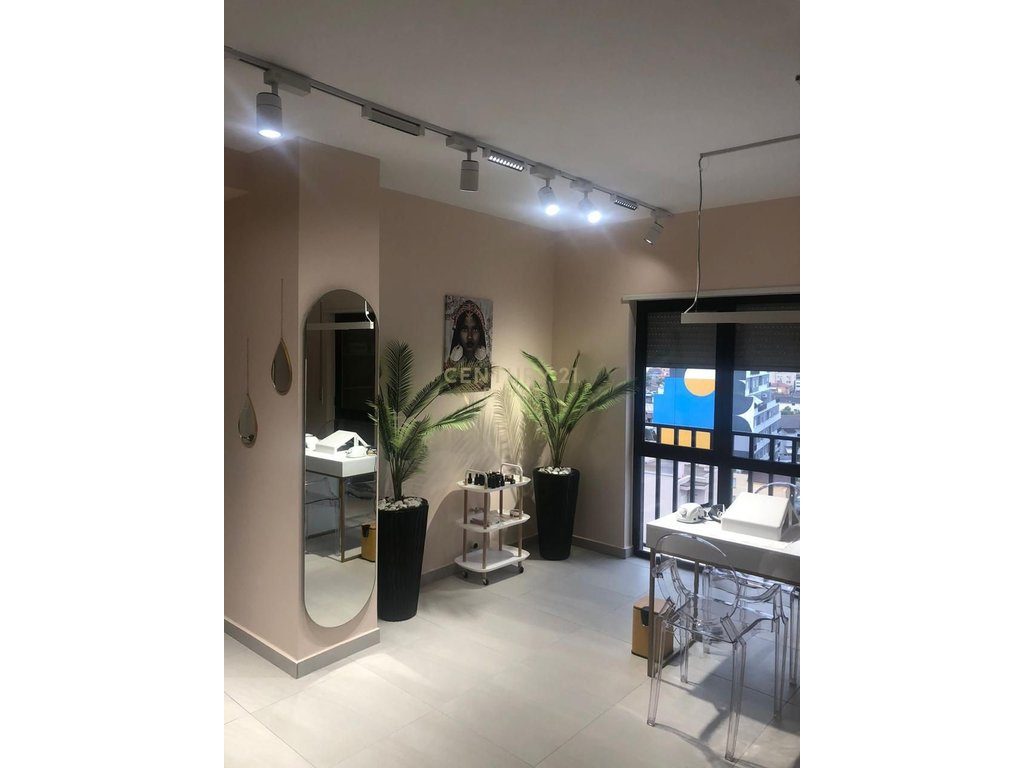 SHITET APARTAMENT 3+1+2 TEK RRUGA E DIBRES