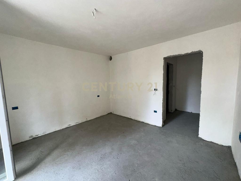 SHITET DUPLEX NE GOLEM PRANE KOMPLEKS FRESKIA!