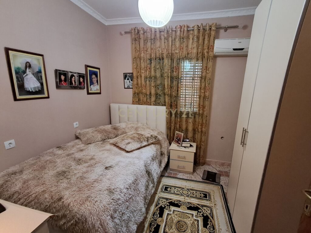 Vilë 3-katëshe + truall për shitje në Tophanë, Shkodër - 363 m²