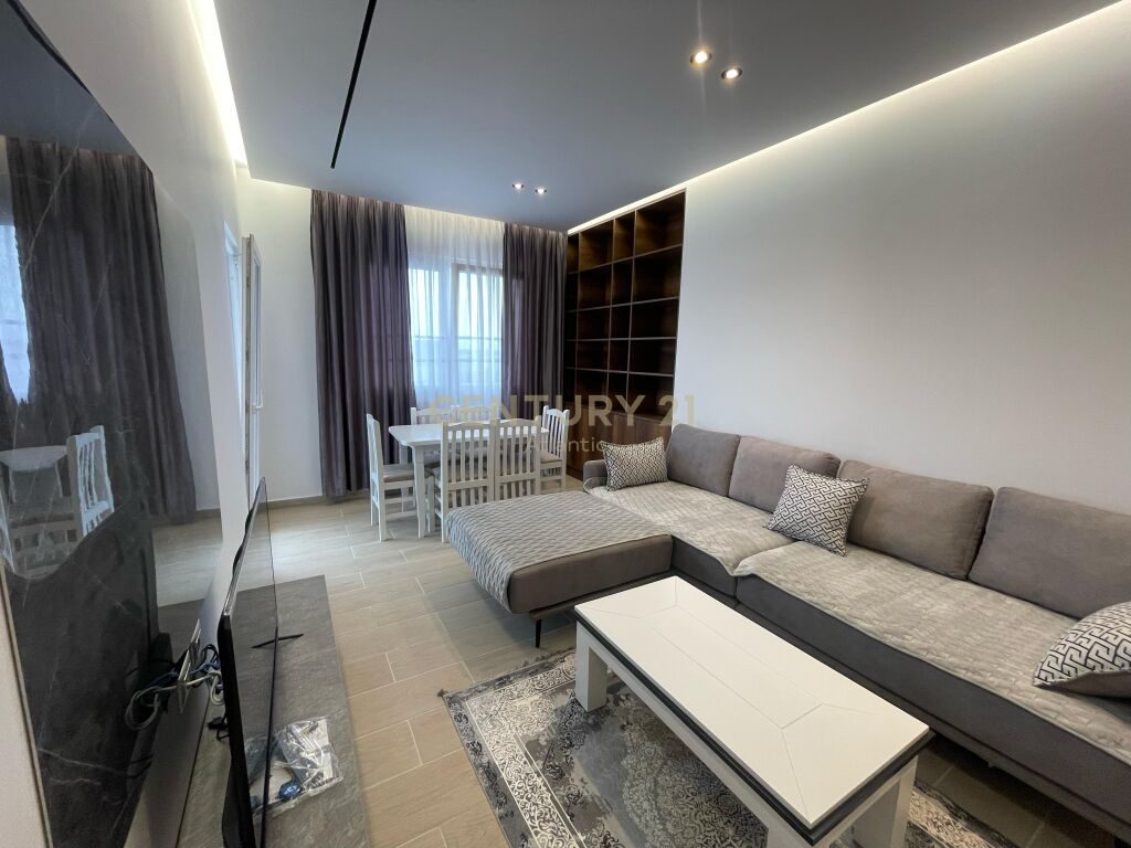 JEPET ME QERA KATI I DYTE I NJE VILE NE ISH- KENETE, NE DURRES !
430 € /Muaj