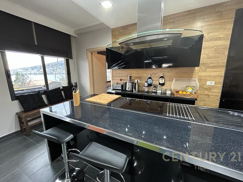 SHITET SUPER APARTAMENT LUKSOZ 2+1+2+1 BALLKON +1 POST PARKIMI NE SARANDE !!
