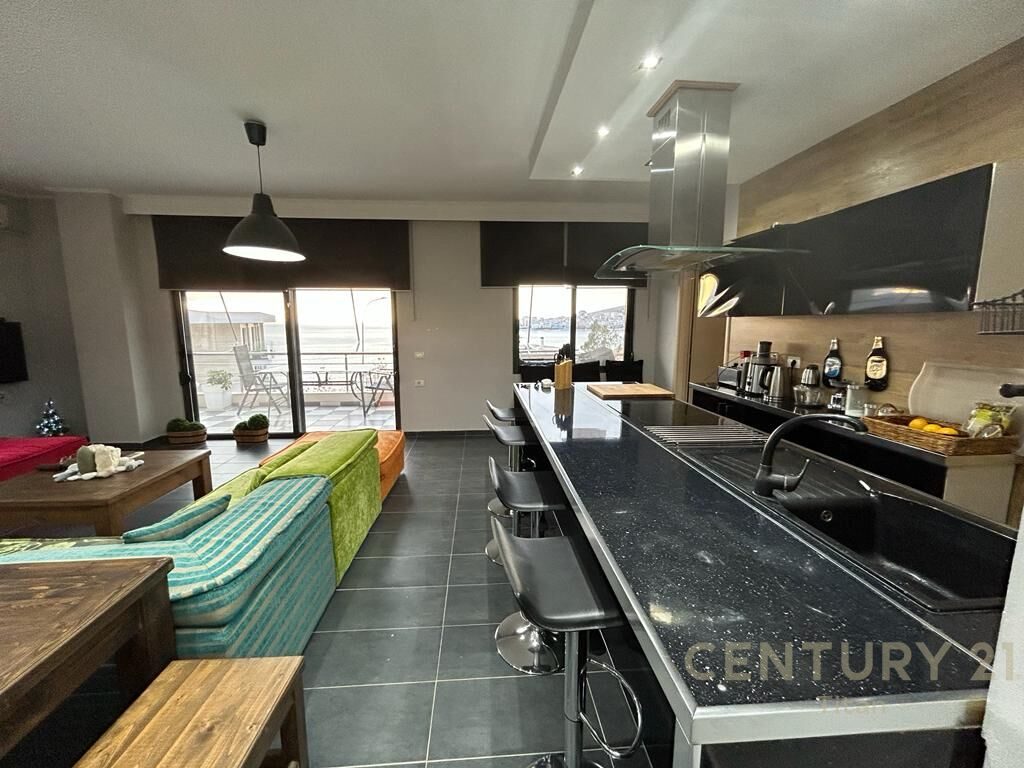SHITET SUPER APARTAMENT LUKSOZ 2+1+2+1 BALLKON +1 POST PARKIMI NE SARANDE !!