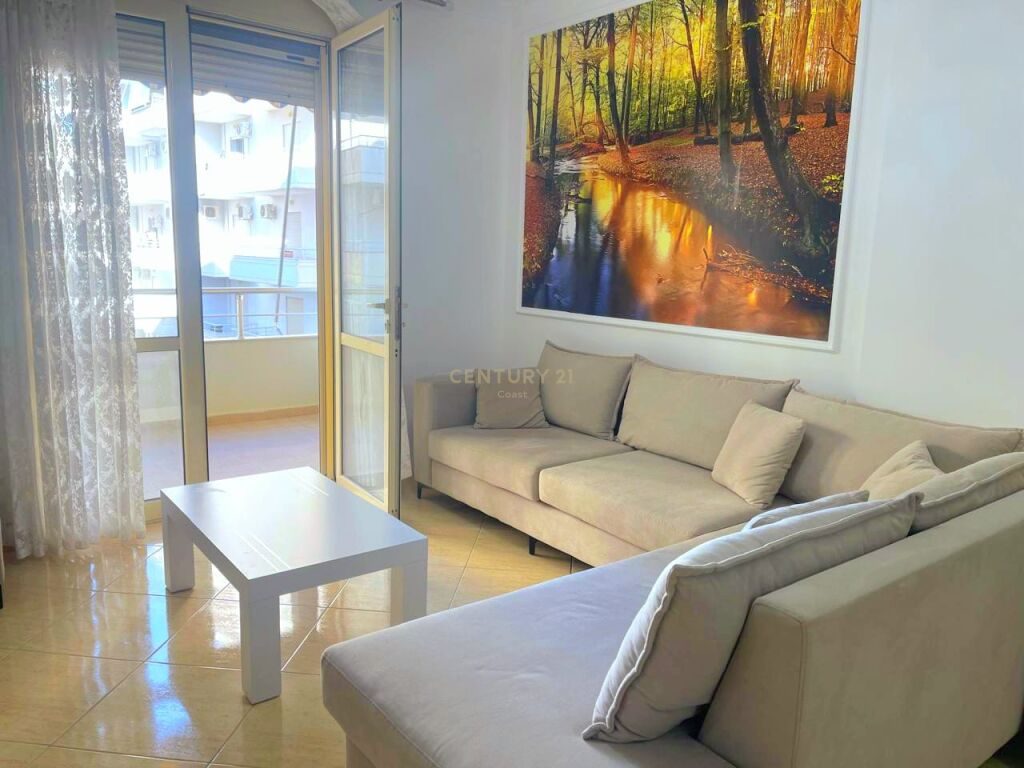 SHITET  APARTAMENT 2+1+2, ME PAMJE ANESORE  NE DET, LUNGOMARE VLORE !