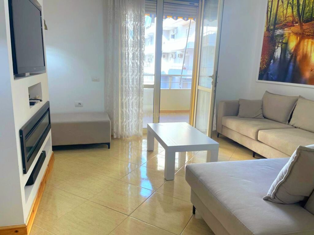 SHITET  APARTAMENT 2+1+2, ME PAMJE ANESORE  NE DET, LUNGOMARE VLORE !