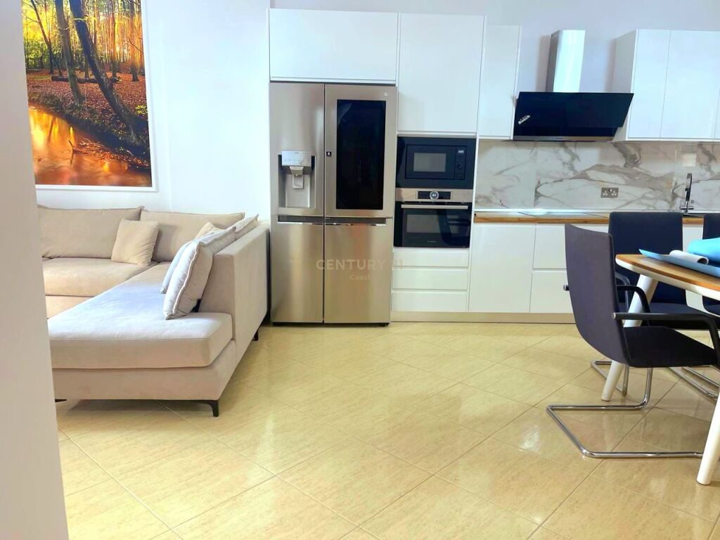 SHITET  APARTAMENT 2+1+2, ME PAMJE ANESORE  NE DET, LUNGOMARE VLORE !